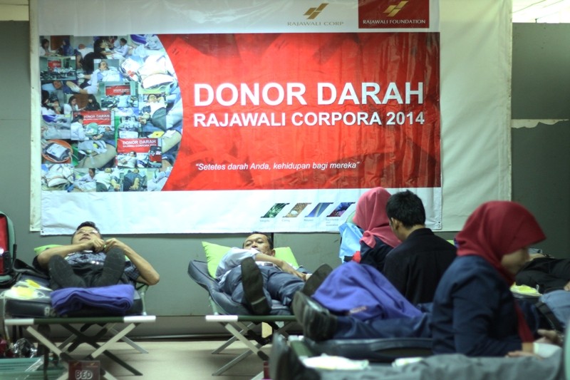1202 Donor Darah Rajawali Corpora Desember 2014